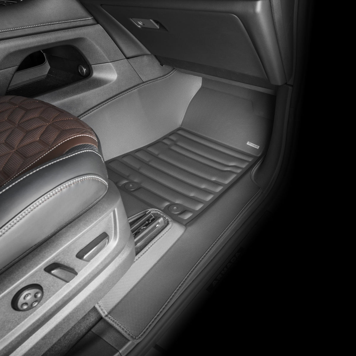 Infiniti QX80 7-Seater with Small Rear Console